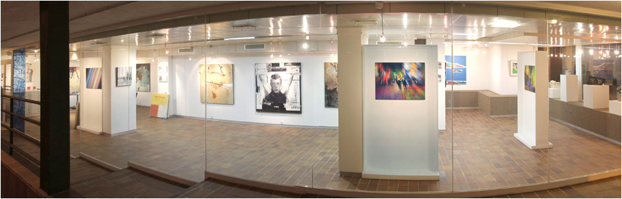 Exhibition in Tossa del Mar, the gallery presents many artists.